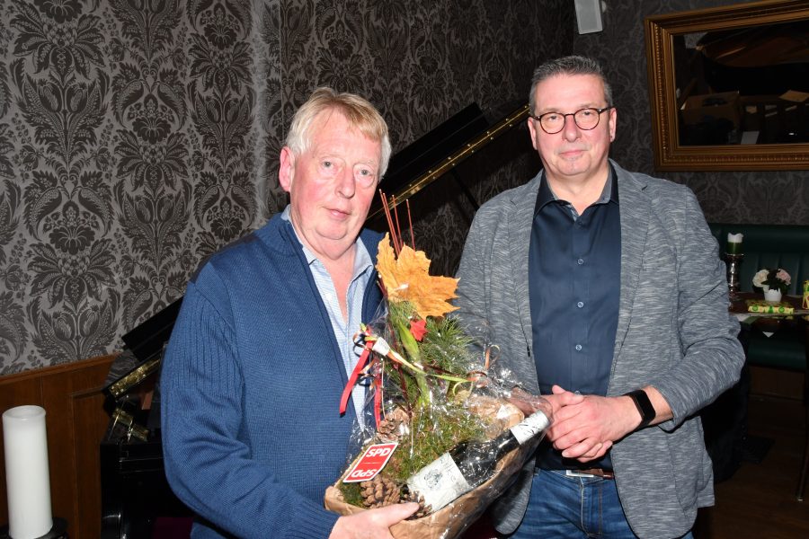 Jürgen und Michael bei der Übergabe des Präsentes